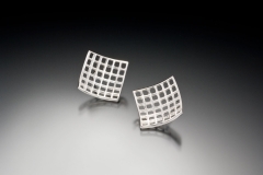Mesh large silver posts