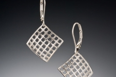 Mesh silver large leverbacks
