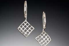 Mesh small silver leverback