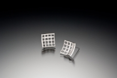 Mesh small silver posts