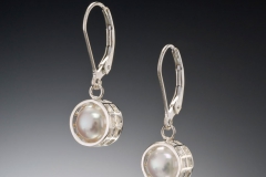 Mesh silver caged pearl leverback