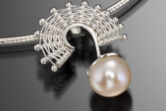 Fandango large pearl pendant