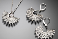 Fandango pearl pendant & large leverbacks